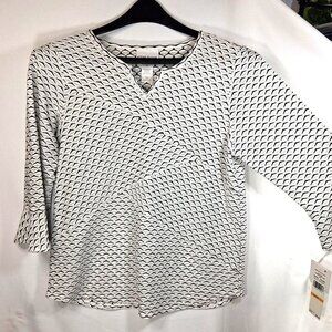 Alfred Dunner Women's Black and White Patterned TopSize Small